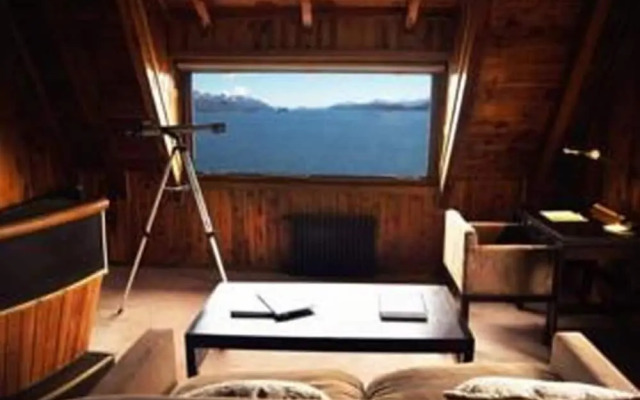 La Sirenuse Lake Resort