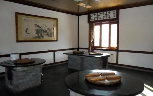 Yabuli Guandong Film City Hotel