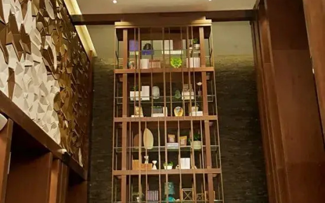 Splendent Holiday Hotel