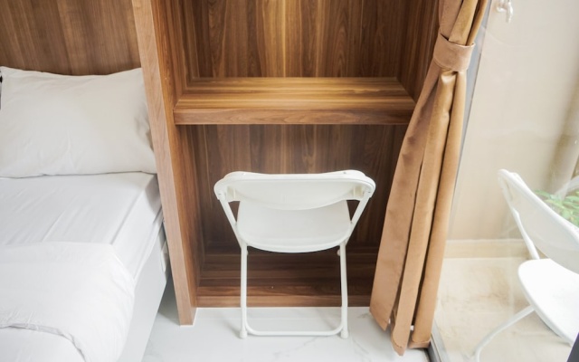 Cozy And Minimalist Studio Room At Sky House Bsd Apartment – Guest Rooms – Legok