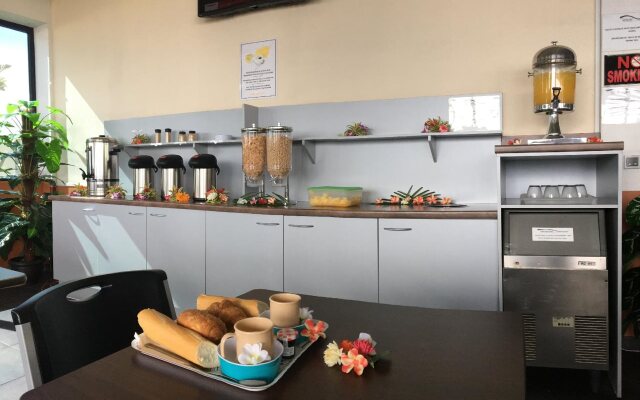 Tahiti Airport Motel