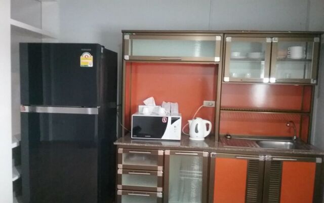 White House Asoke Sukhumvit 18