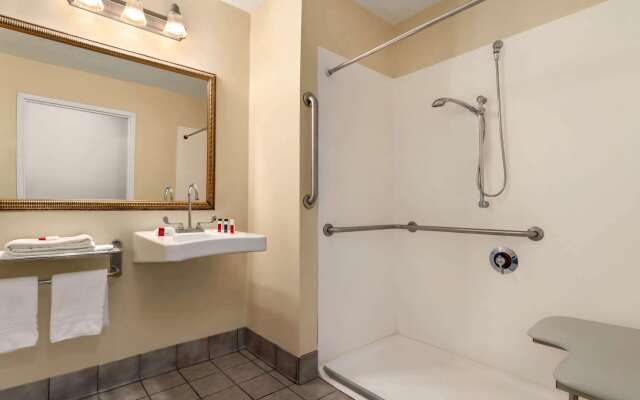 Baymont by Wyndham North Dartmouth / Fall River