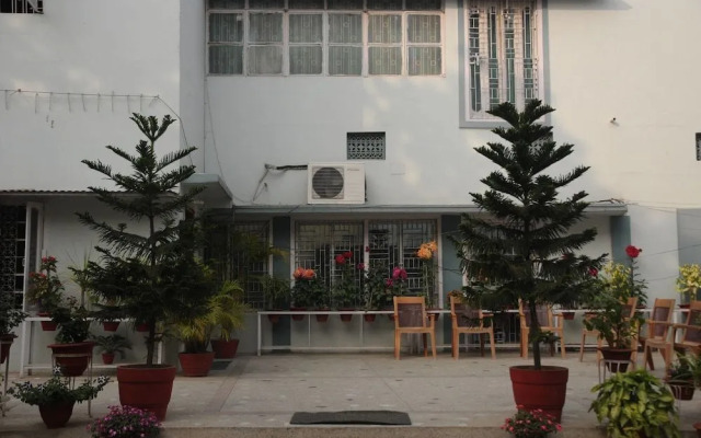 Baseraz by OYO Rooms