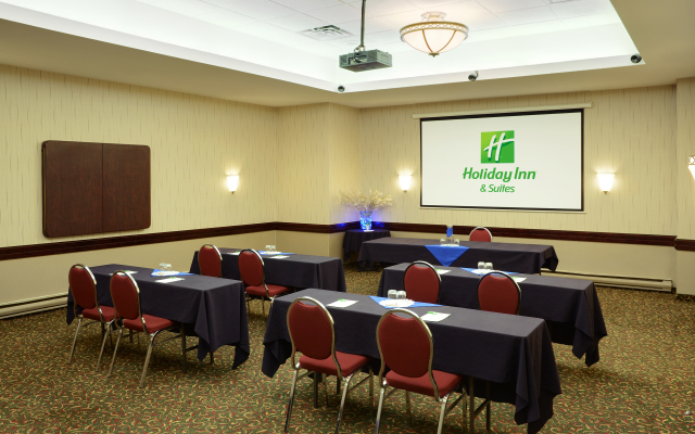 Holiday Inn and Suites Winnipeg Downtown by IHG