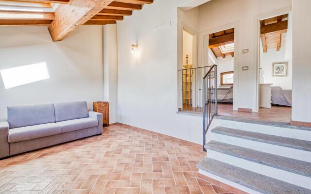 Bright Apt With Terrace and Shared Pool