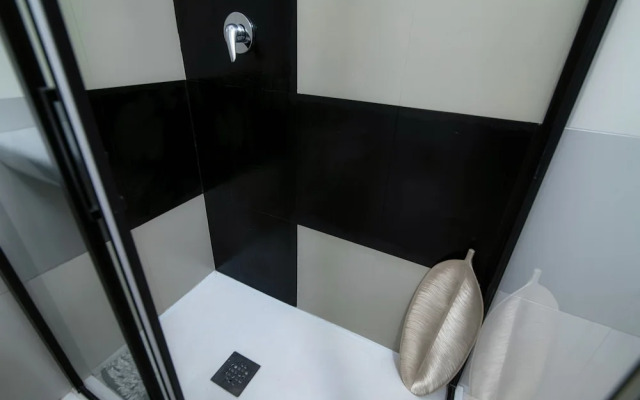 JOIVY Spacious Apt in Stunning Como