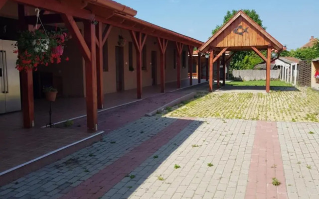 Tisza-Tavirózsa Vendégház