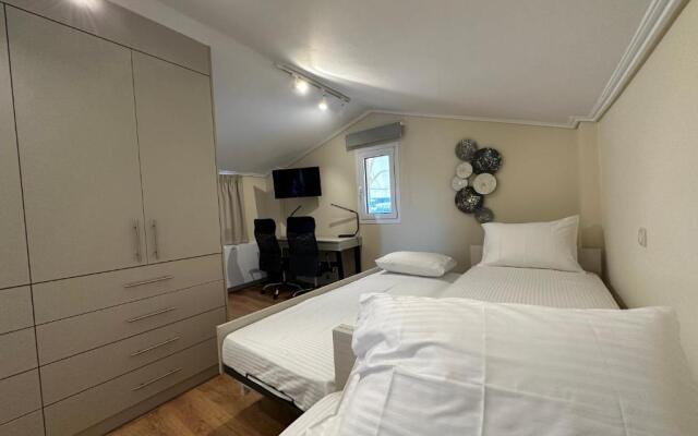 Nikole's Villa By The Sea 2