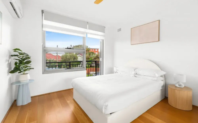 Bright 2-bed Flat With Balcony in Vaucluse