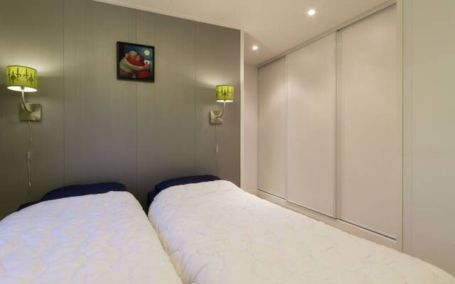 Modern chalet with two terraces and near a pond