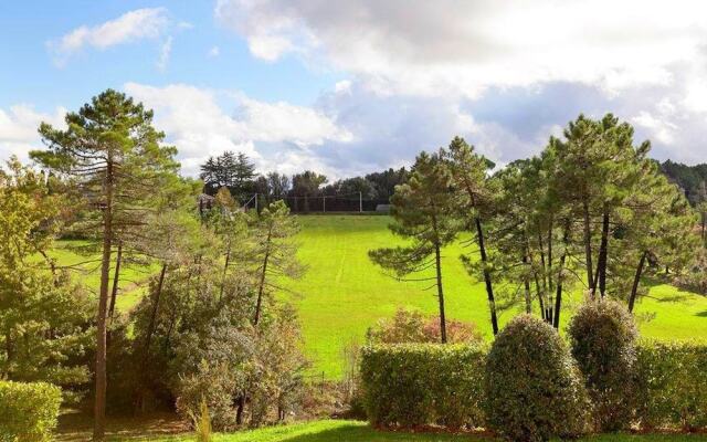 Delightful Holiday Home With Garden, Pool, Heating, Parking