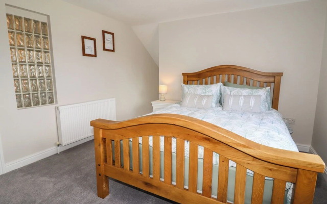 4 Bodnant Road
