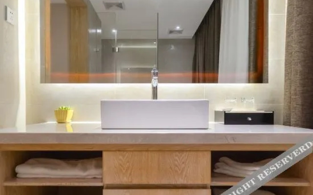 Shenlan Baihao Hotel (Impression Anshun Fortune Center Branch)