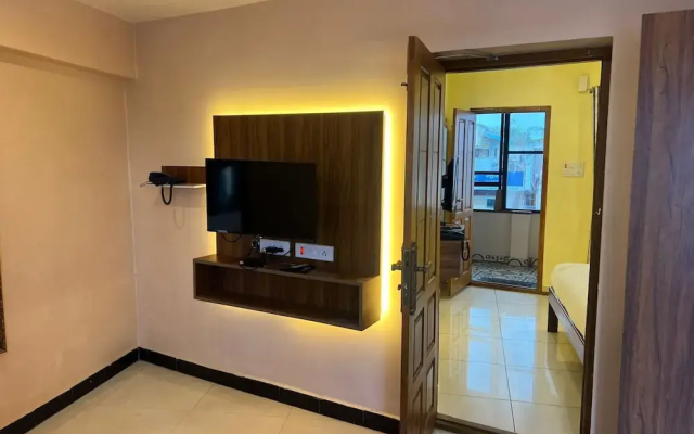 White Yellow Residency
