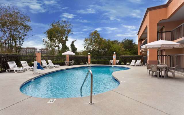 Super 8 by Wyndham Knoxville West/Farragut