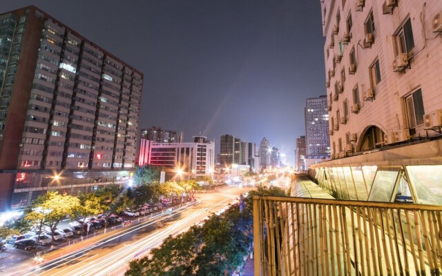 Xi'An Busy Hotel Bell Tower City Wall