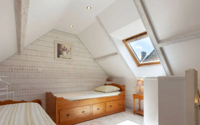 Holiday Home Zoé (CEZ407)