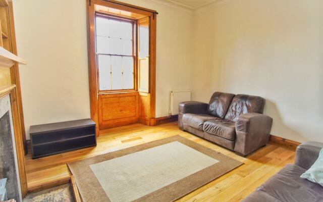 Spacious, Bright, Festival Flat for 6 at Meadows