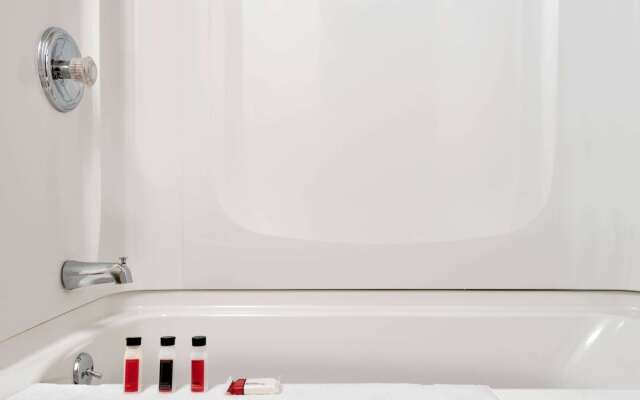 Super 8 by Wyndham Liverpool/Syracuse North Airport