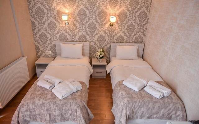 Marialuis Hotel