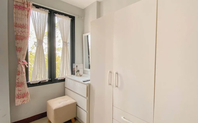 Cozy 1BR without Living Room at Royal Heights Apartment