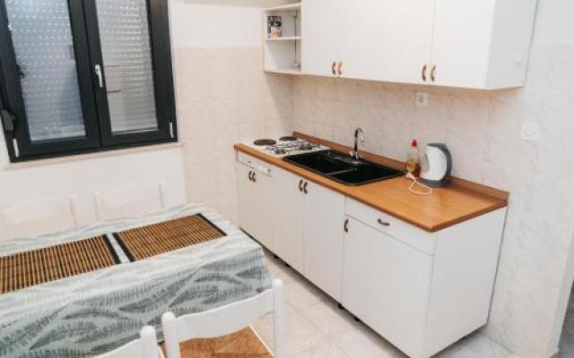 Apartments and Rooms Maganic