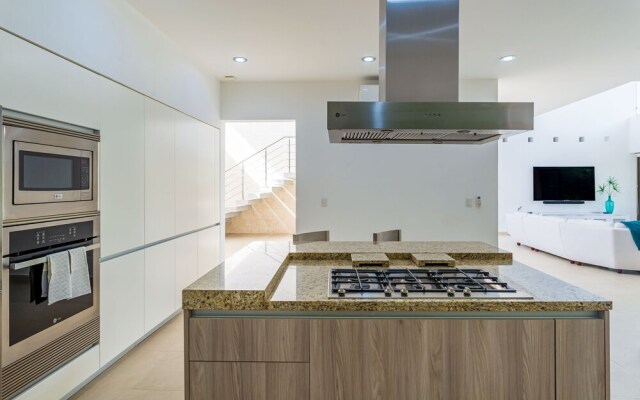 Casa Ave, Luxury & Resort Living
