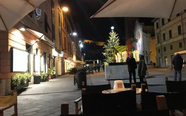 Loft Angela, Delizioso Bilocale con Soppalco, Centralissimo a Pietrasanta
