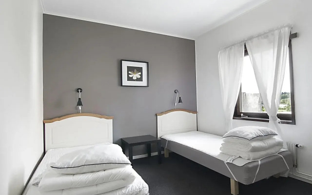 Hotel & Vandrarhem 10 - Hostel