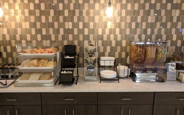 Country Inn & Suites by Radisson, Grandville-Grand Rapids West, MI