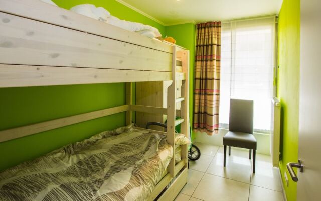 Central Stay Near Tram & Sea