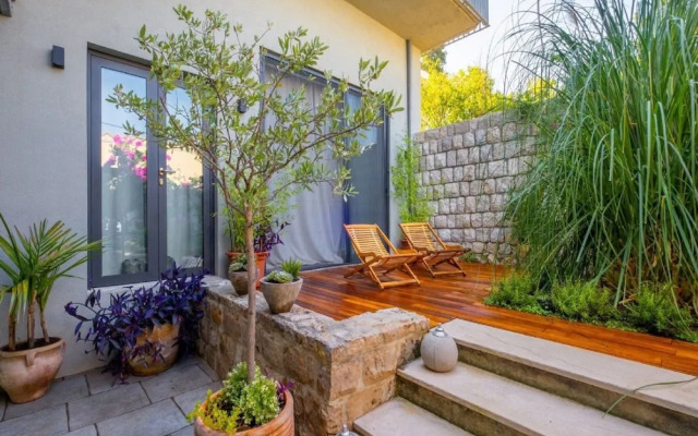 Villa Lola - Four Bedroom Villa With Sea View