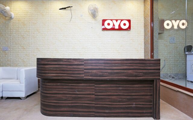 Capital O 15566 Hotel Rosewood Inn