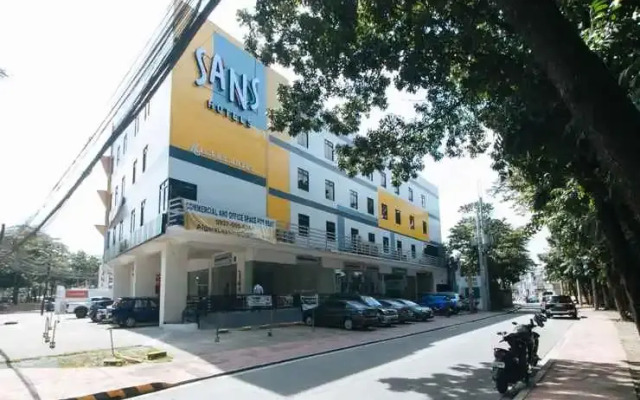 Sans Hotel at Algers Suites Marikina by RedDoorz