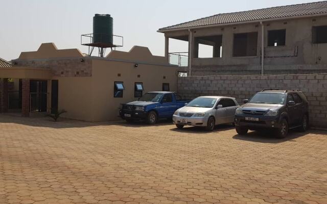 Ticheze Lodge And Car Hire