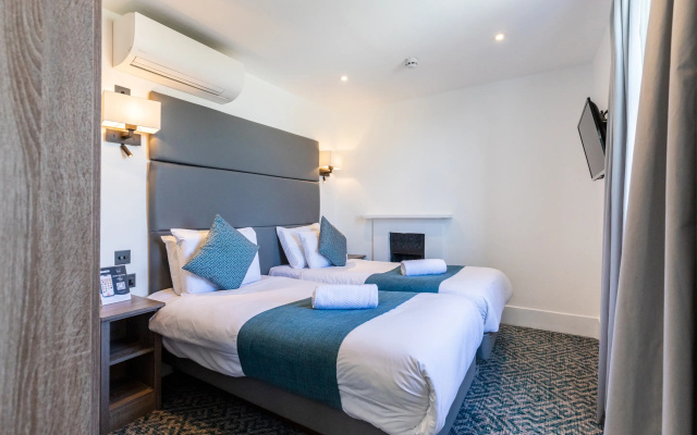 The J Hyde Park Hotel