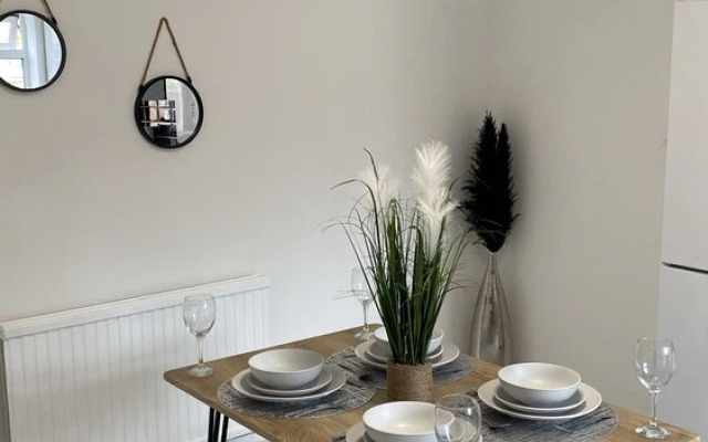 Bv Luxury Spacious 3 Bedroom House At Isaac Close