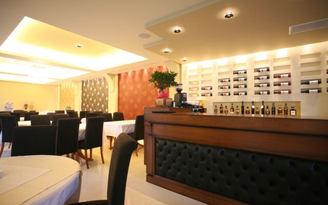 Tesoro Hotel