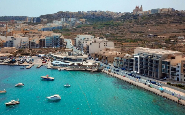 Seafront Penthouse w Unobstructed Sea Views