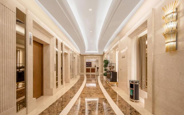 Longqi Jianguo Hotel