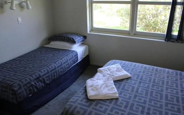 Waiteti Lakefront Motel