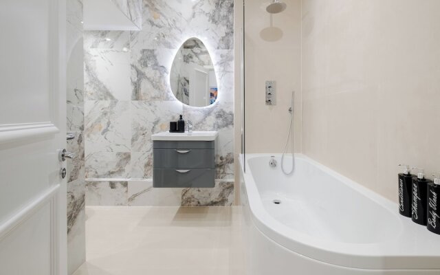 Luxury Oasis in South Kensington WITH AC