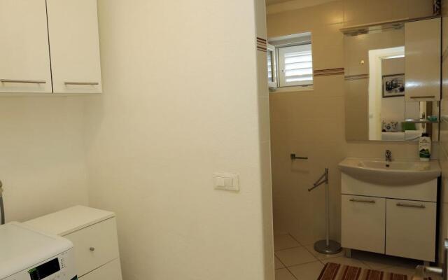 Apartment Ali - modern apartments: A2 Supetar, Island Brac