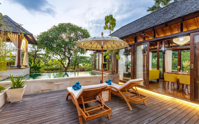 Sunset View Beachfront 2 Br Villa in Seminyak