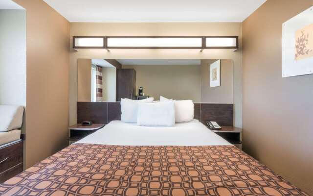Microtel Inn & Suites by Wyndham Dickinson