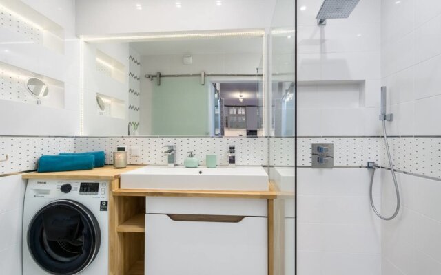 Cosy Two Bedroom Apartment With Stunning City View