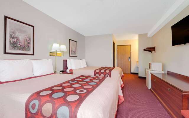 Super 8 by Wyndham Riverside/Kansas City