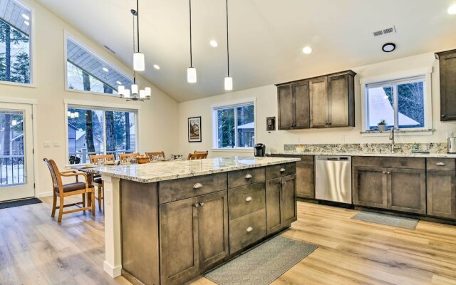 Family-friendly Packwood Retreat w/ Deck!