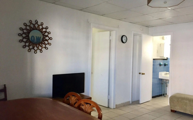 White Caps Motel